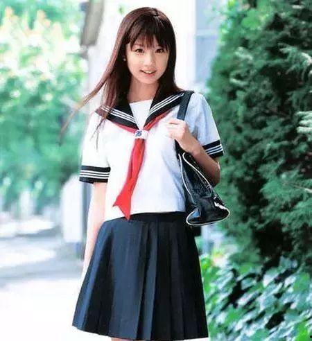 日本初中校服,揭秘日本初中校服的时尚魅力