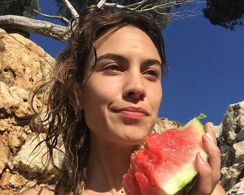 娱乐圈吃瓜卖吃的,吃瓜之余，美食盛宴等你来尝