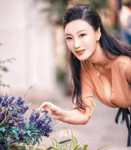 王李丹妮三级在线观看,激情演绎，情感交织