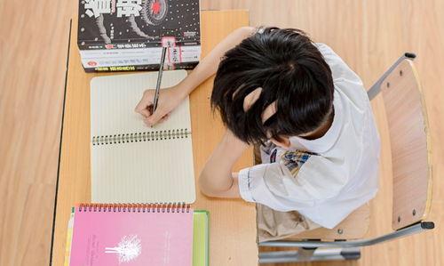 娱乐吃瓜酱医学生写字